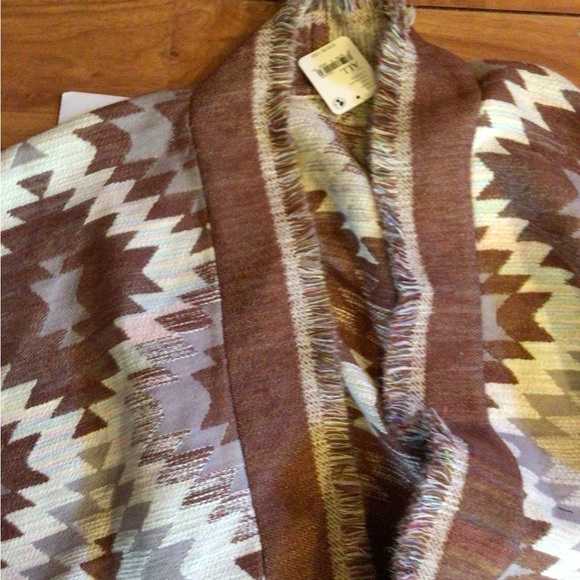 NWT Free People Pink and Cream Patterned Kimono - Picture 3 of 9